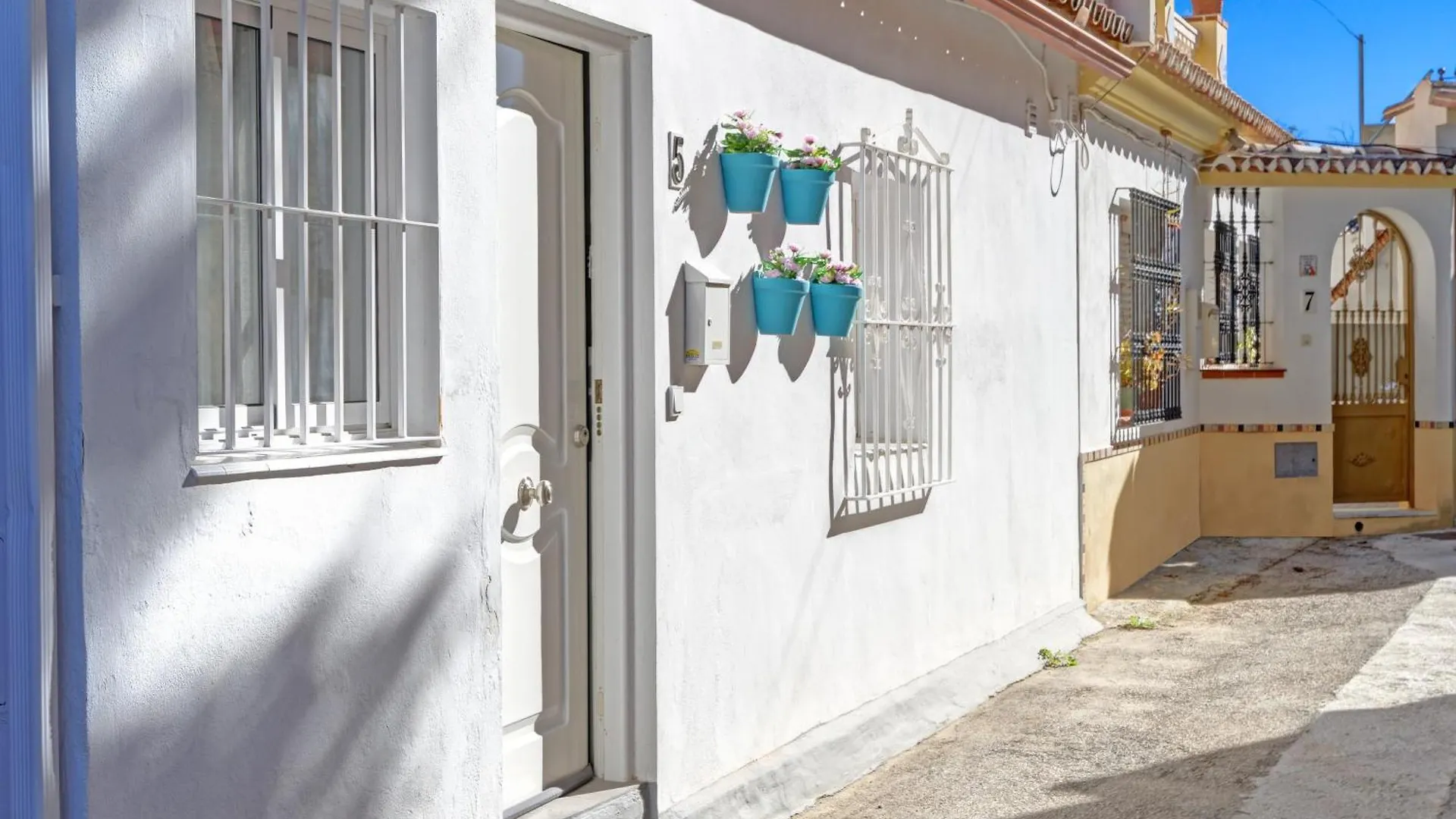 Andalusian Apartment By Seric, 15' Walking To The Beach 토레몰리노스